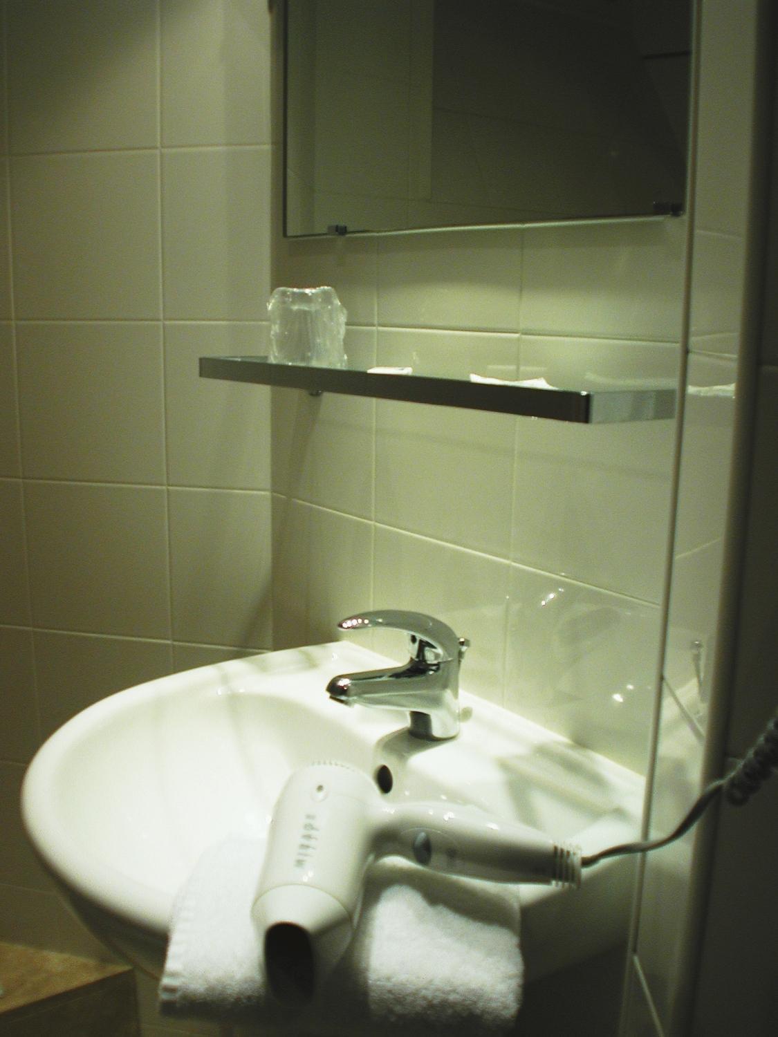 Adjacent Rooms,1602331485:JPEG